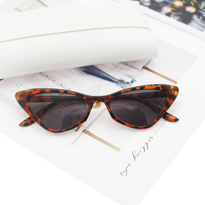 Dame Cat-Eye solbriller med nøye designet ramme Luvikno