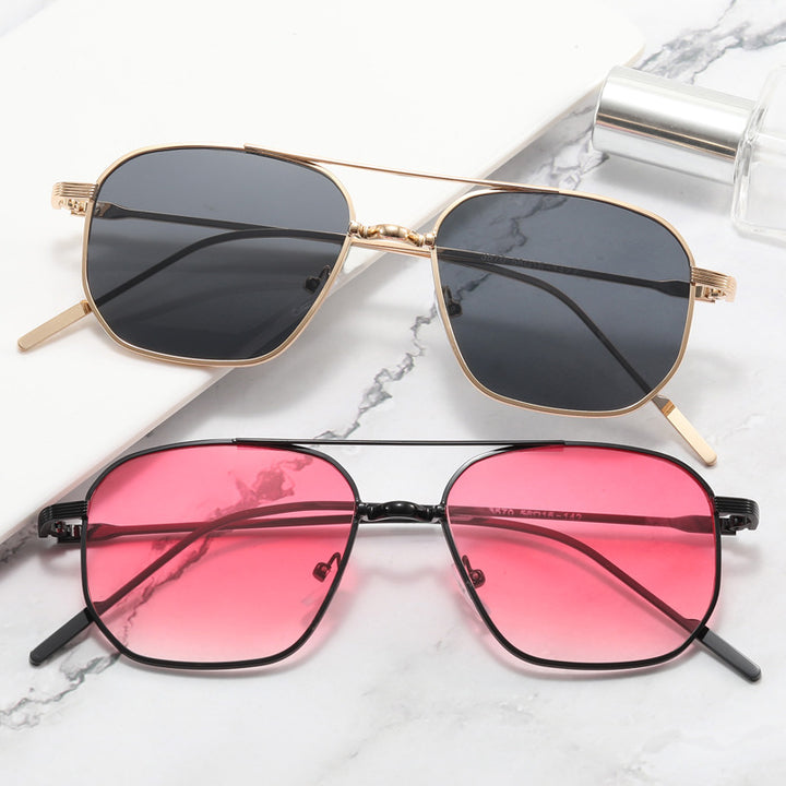 Dame moteriktig geometrisk brille med elegant metallramme Luvikno