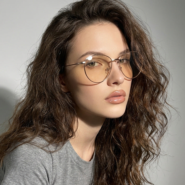 Dame rund solbrille med smal metallramme og polariserte linser Luvikno