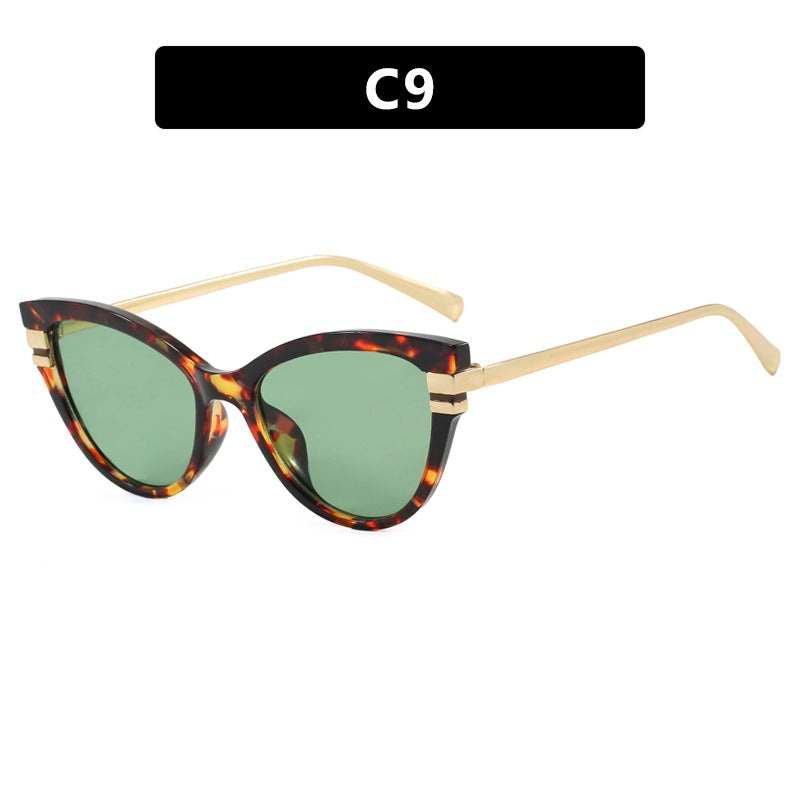 Dame Cat-Eye solbriller med elegant plastramme og gullaccentuer Luvikno
