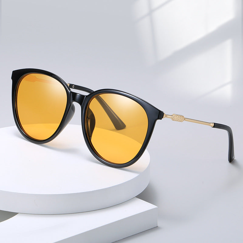 Dame Moderne Cat-Eye Solbriller med speilende glass Luvikno