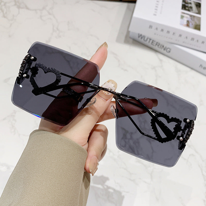 Dame moteriktig solbrille med trendy hjerte-design Luvikno