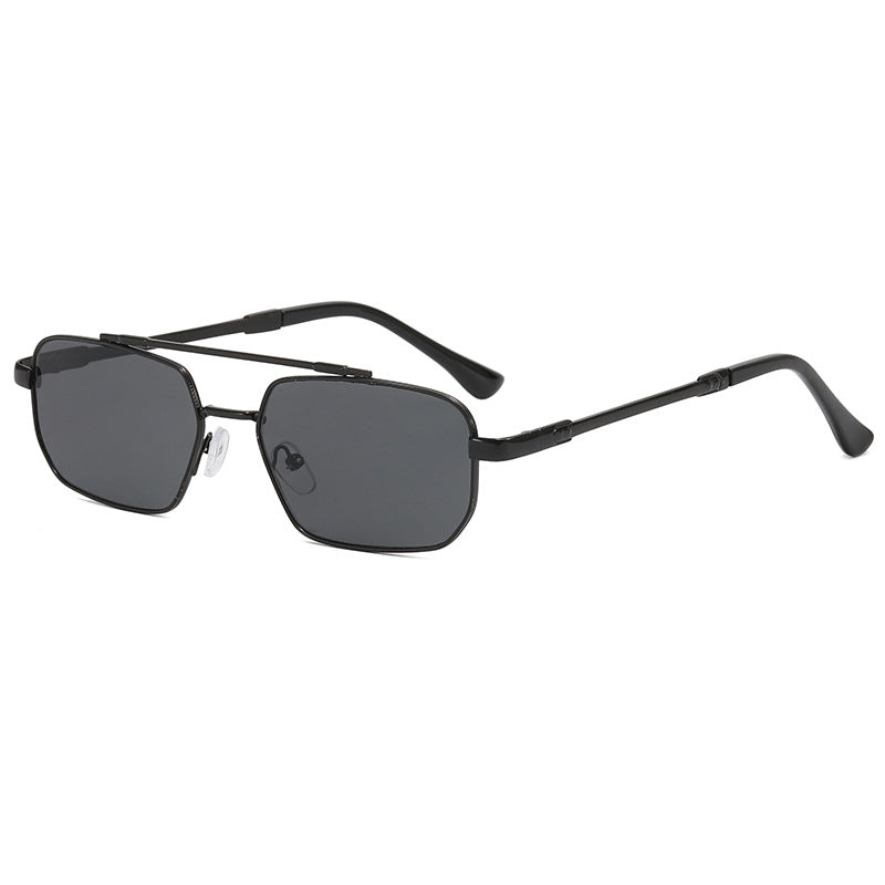 Dame moteriktig geometrisk brille med lett metallramme Luvikno