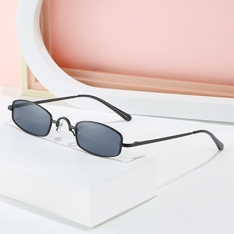 Dame fashion solbrille i futuristisk design Luvikno