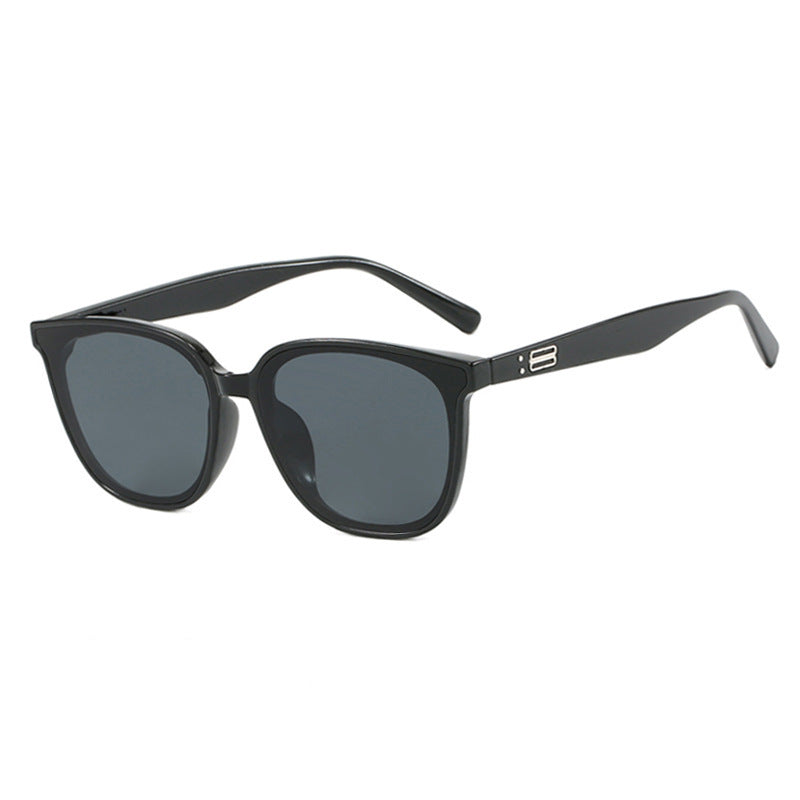 Dame elegant solbrille med trendy gjennomsiktig ramme Luvikno