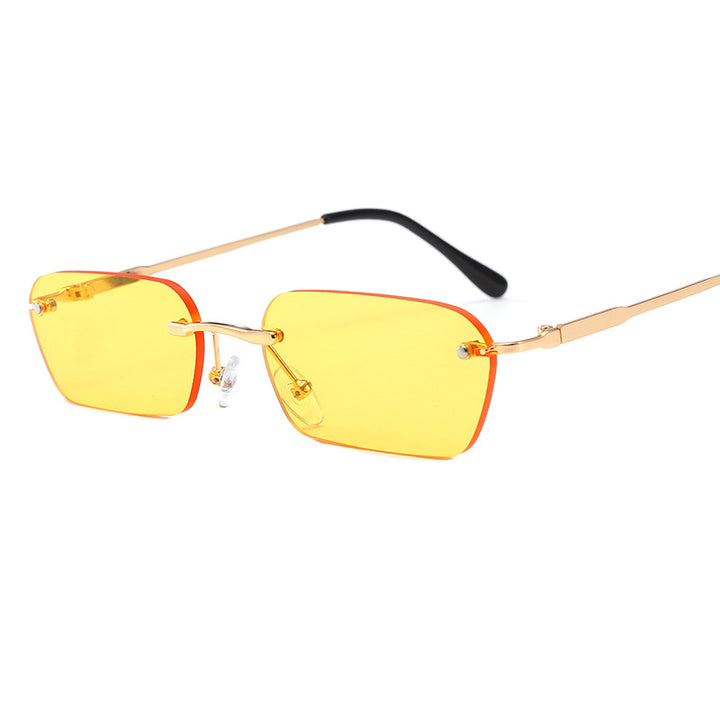 Dame moteriktig rektangulær solbrille med luksuriøs metallramme Luvikno