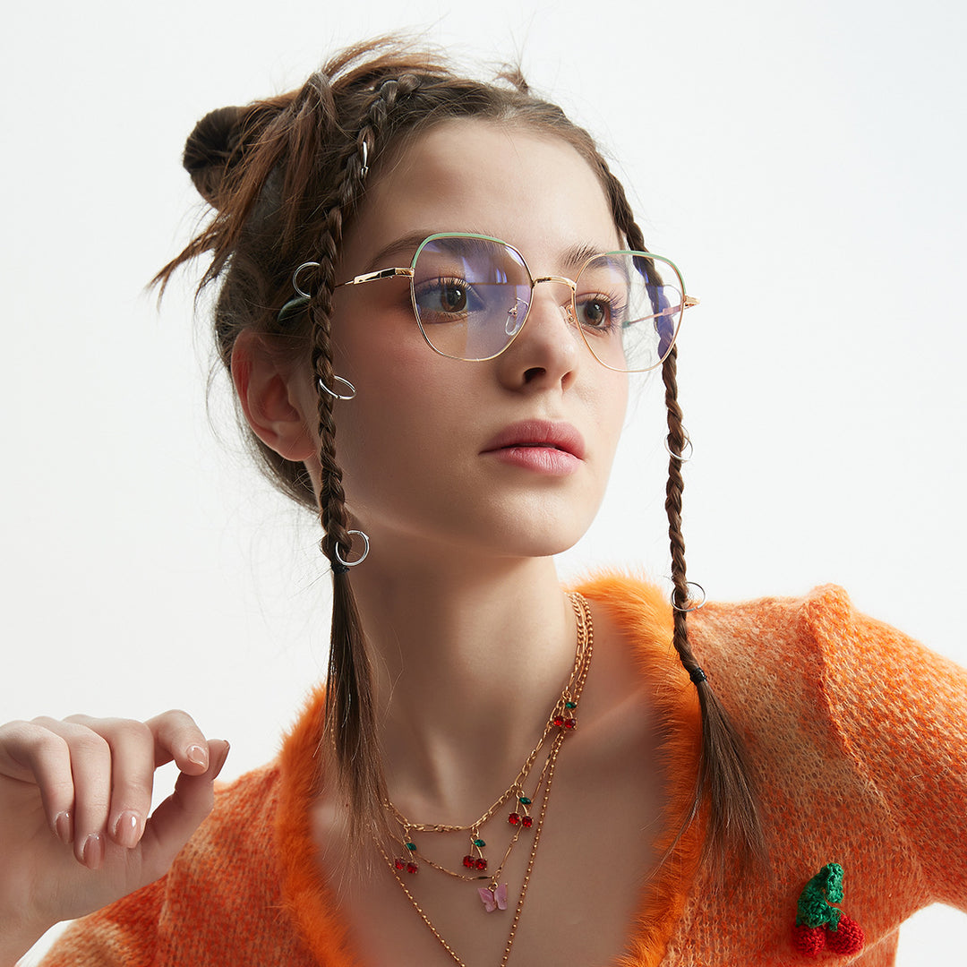 Dame moteriktig solbrille med smal metallramme og blå linser Luvikno