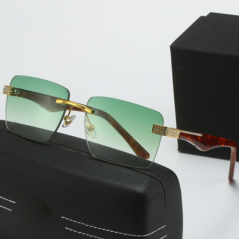 Dame fashion solbriller i elegant kvadratisk design Luvikno