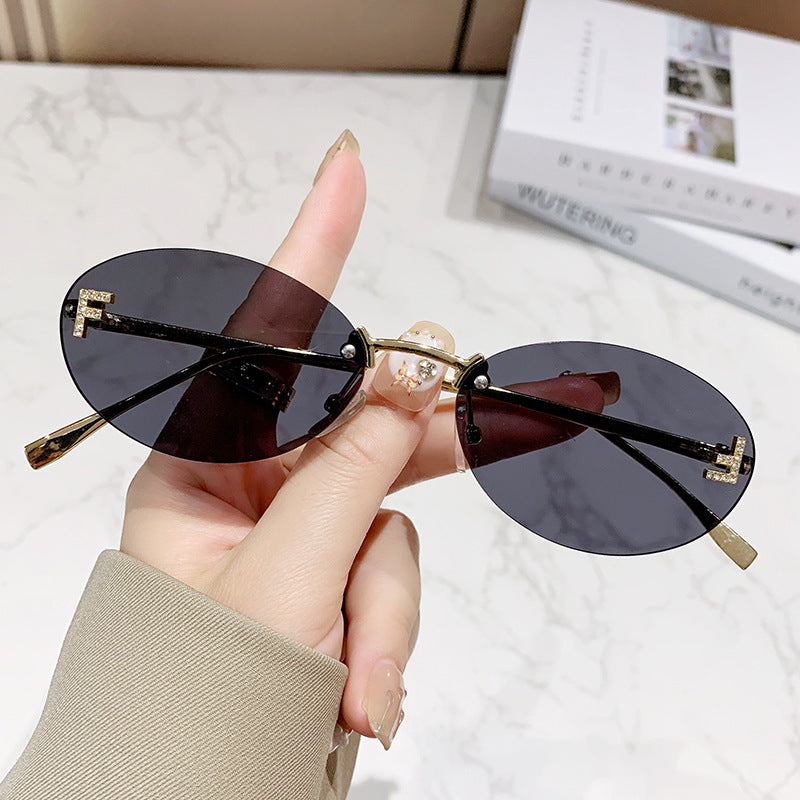 Dame Modische solbrille med innovativt design og komfortabel ramme Luvikno