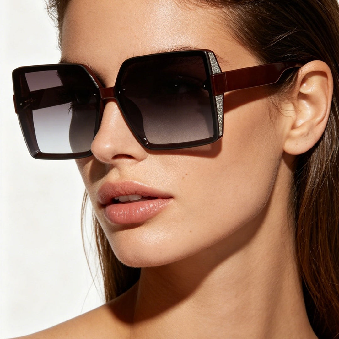 Dame moteriktig solbrille i ekstravagant firkantet design Luvikno