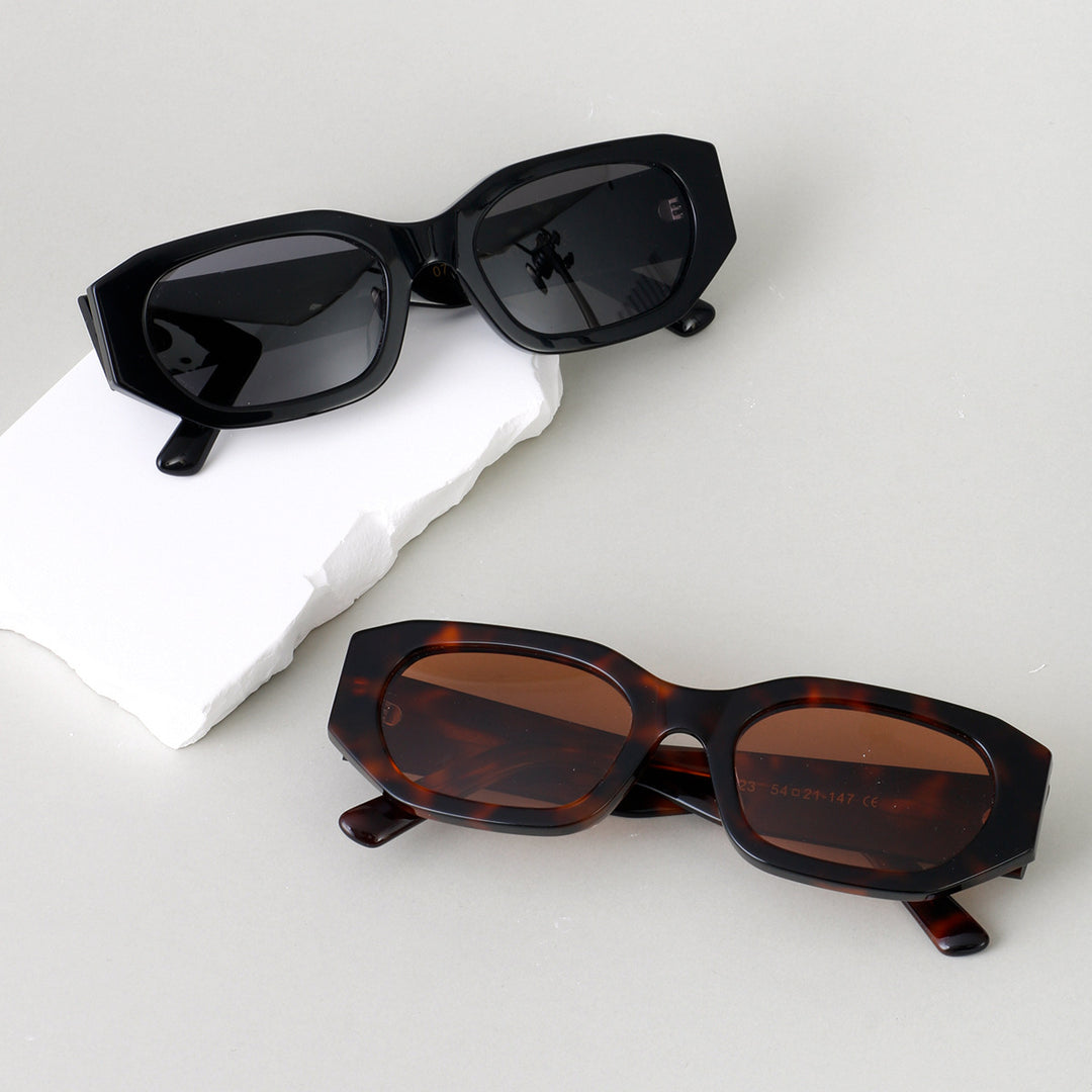Dame moteriktig solbrille i stilfull, oversized design Luvikno