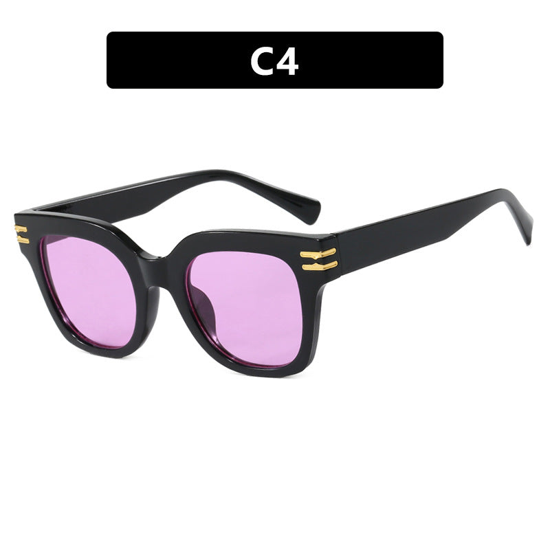 Dame moteriktig solbrille med elegante aksenter Luvikno