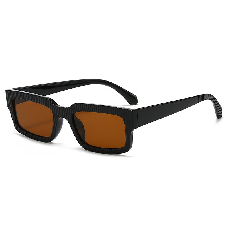 Dame moteriktig solbrille med geometrisk ramme Luvikno