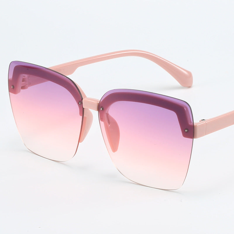 Dame moteriktig Shield-solbrille med moderne, kvadratisk design Luvikno
