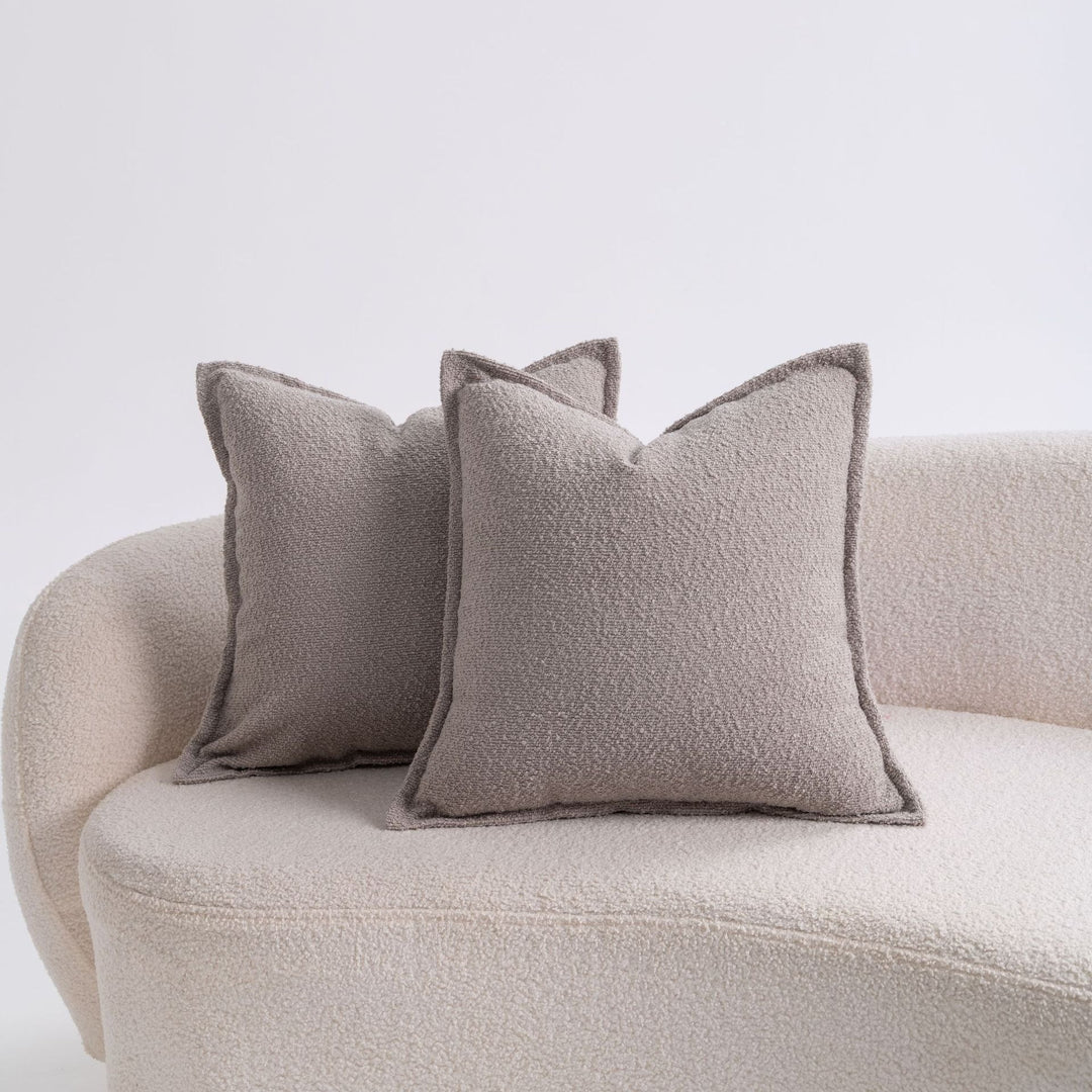Kvinnens kosepute med moderne strukturell design Luvikno