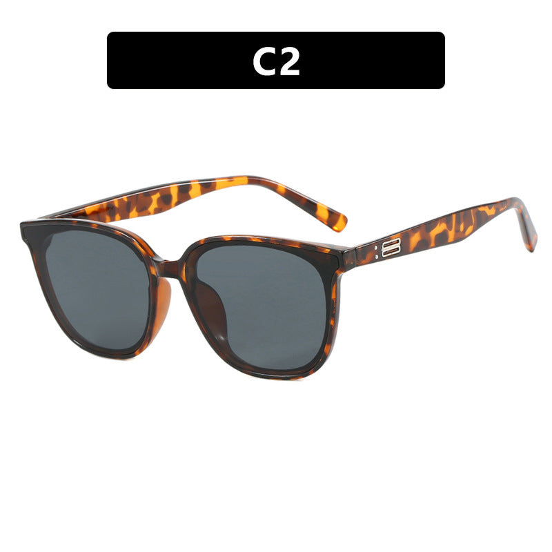 Dame elegant solbrille med trendy gjennomsiktig ramme Luvikno