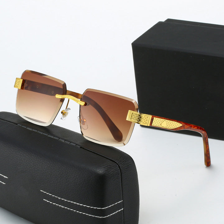 Damer elegant solbrille med luksuriøs, glitrende ramme Luvikno