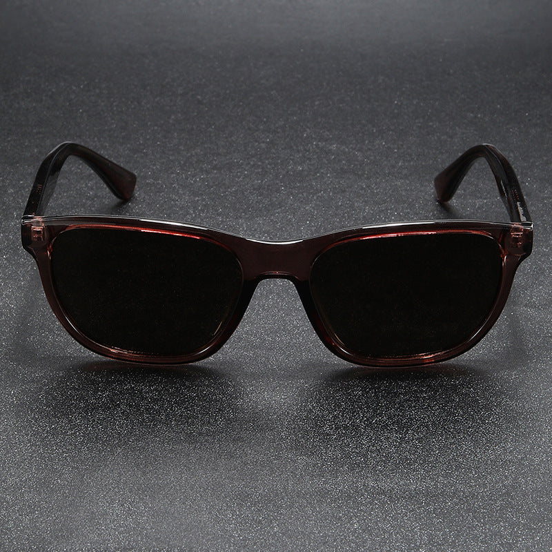 Dame solbrille i moderne retro-design med høykvalitets UV-beskyttelse Luvikno