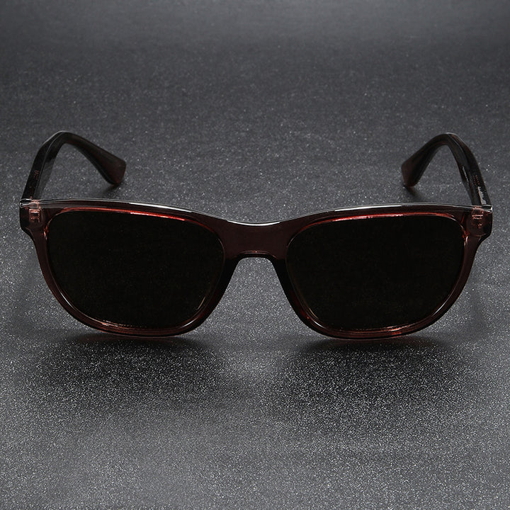 Dame solbrille i moderne retro-design med høykvalitets UV-beskyttelse Luvikno