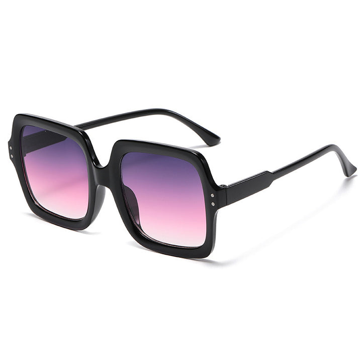 Dame moteriktig kvadratisk solbrille med speilende glass Luvikno