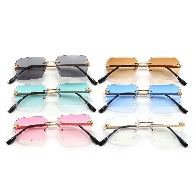 Damer moterik firkantet solbrille med elegant metallramme Luvikno
