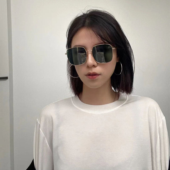 Dame solbrille med moderne firkantet rustfritt stålramme og polarisert glass Luvikno
