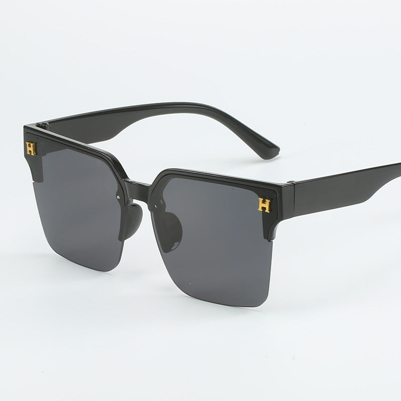 Dame kvadratisk solbrille med elegant metallramme Luvikno
