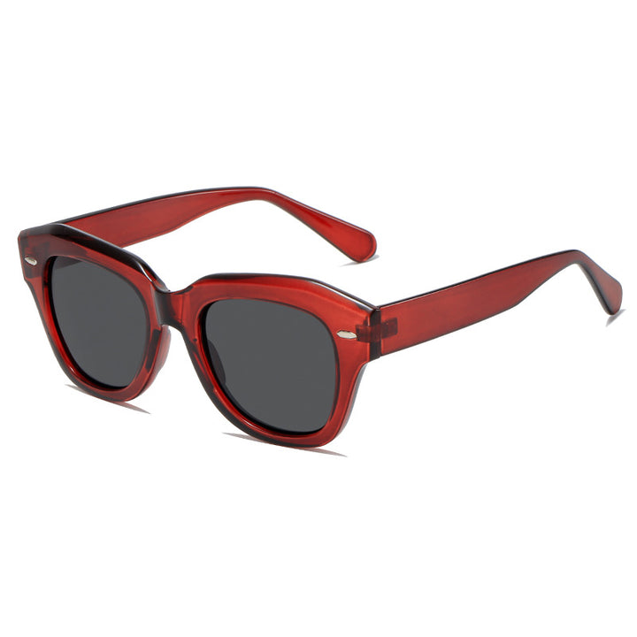Dame stilig solbrille i moderne design med gjennomsiktig ramme Luvikno