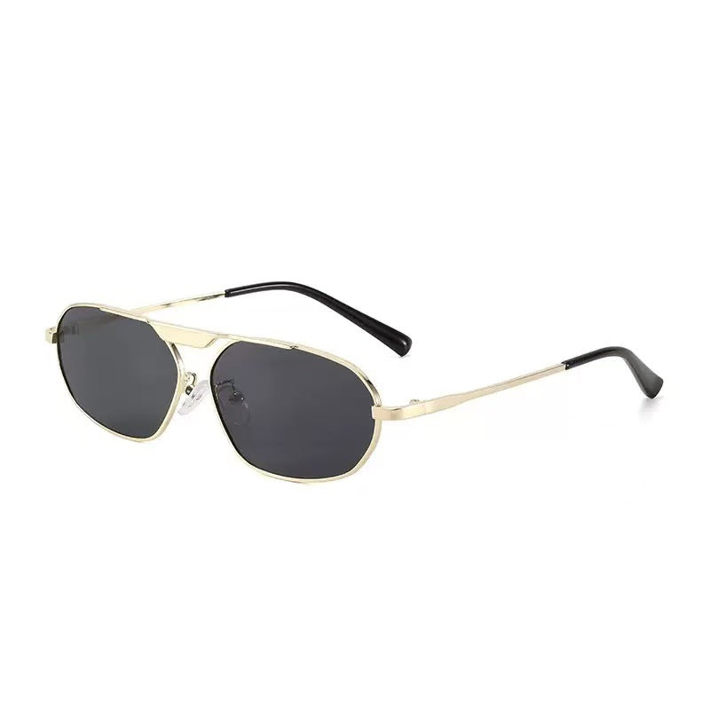 Dame moteriktig solbrille i elegant polygon-design Luvikno