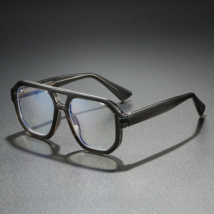 Dame solbrille i moderne urban design med bred kant Luvikno