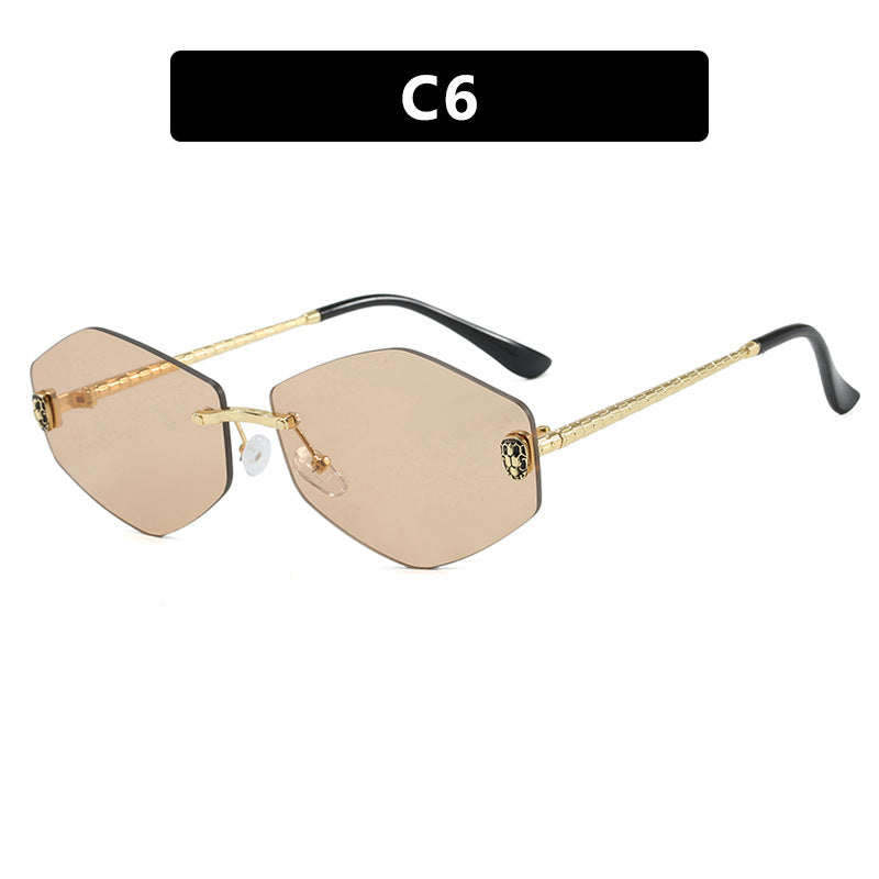 Dame geometrisk solbrille i moderne design med elegant metallramme Luvikno