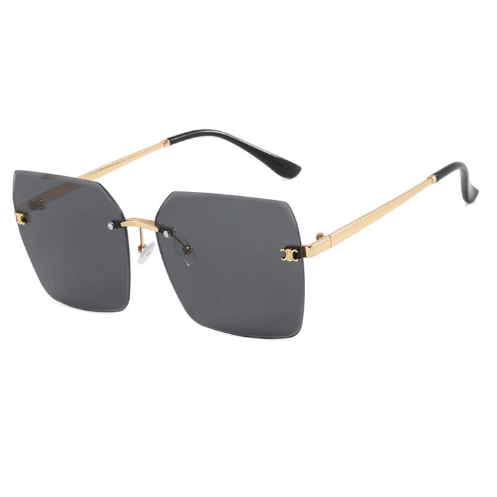Dame firkantet solbrille i moderne design med filigran metallramme Luvikno
