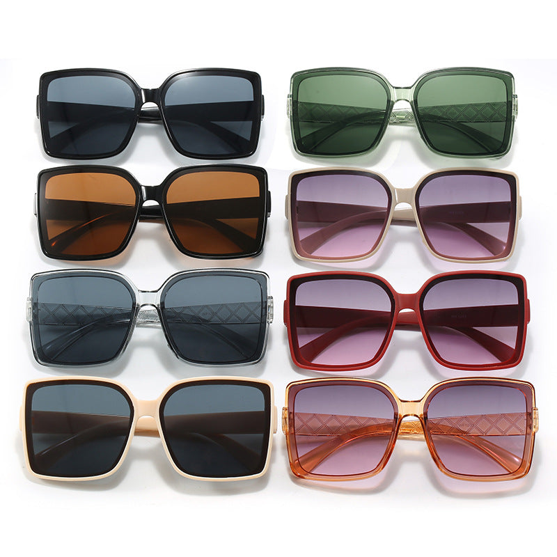 Dame moteriktig kvadratisk solbrille med elegant ramme Luvikno