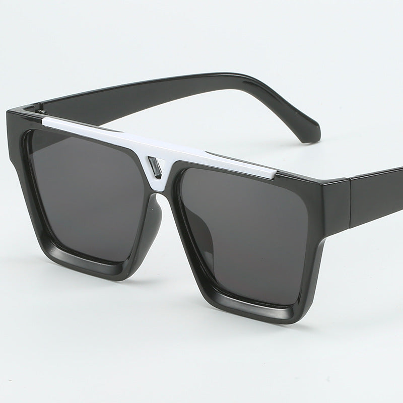 Dame moterik oversized solbrille med stilige gullaccent Luvikno