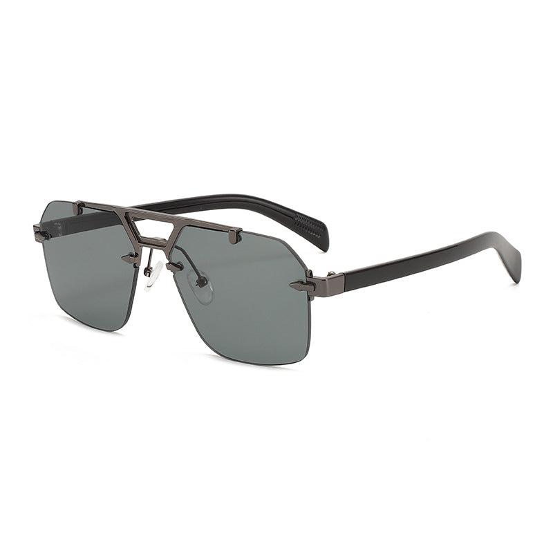 Dame Designer-solbrille med iøynefallende geometrisk form Luvikno