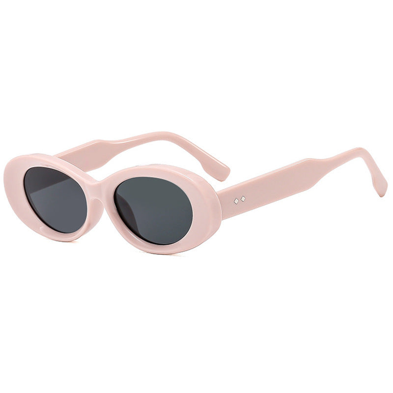 Dame moteriktig solbrille i elegant retrostil Luvikno