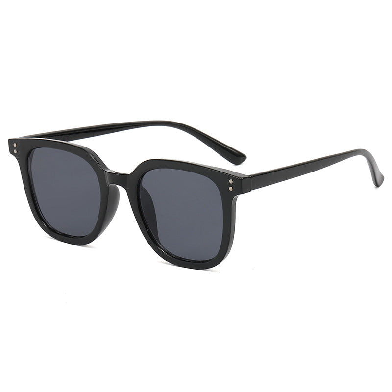 Dame kvadratisk designerbrille med tykk ramme og elegant profil Luvikno