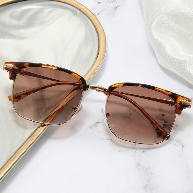 Dame modisk brille i elegant og filigran design Luvikno