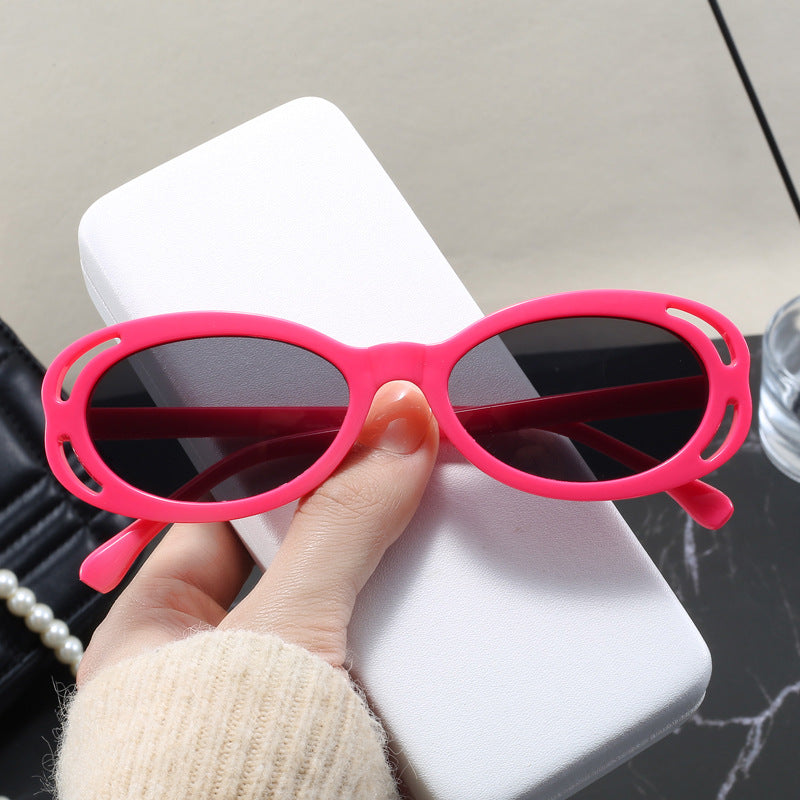 Damen modische solbrille med oval ramme og unikt design Luvikno
