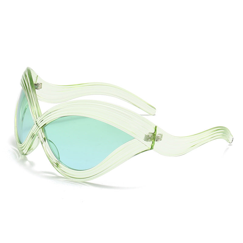 Dame ekstraordinær solbrille med buet design Luvikno
