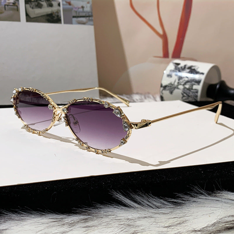Dame ekstravagant oversized solbrille med futuristisk design Luvikno