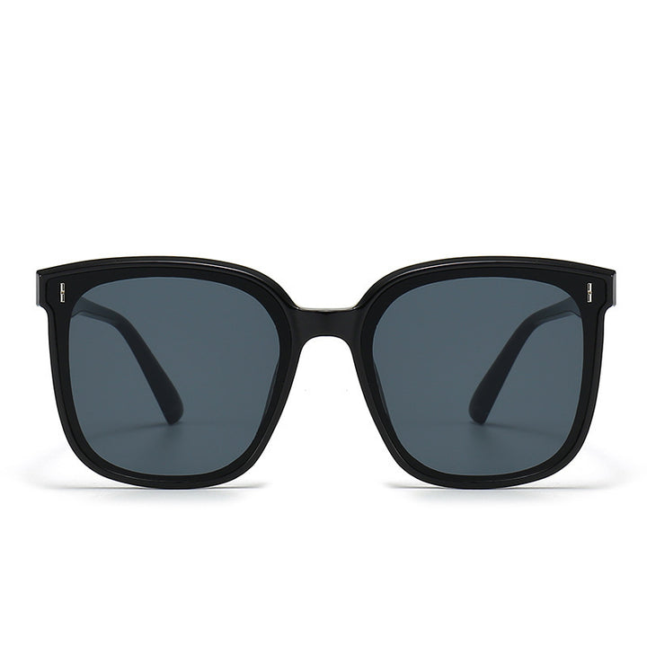 Dame Motekom solbrille med beskyttende UV-filter og elegant design Luvikno