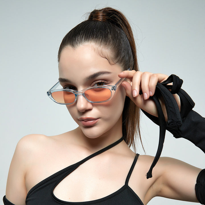 Dame moteriktig solbrille med unikt design og UV-beskyttelse Luvikno