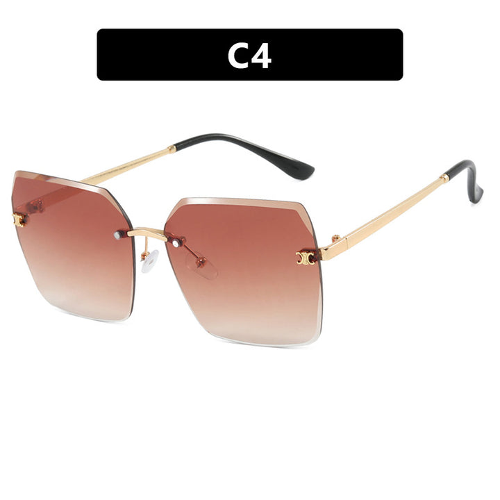 Dame firkantet solbrille i moderne design med filigran metallramme Luvikno