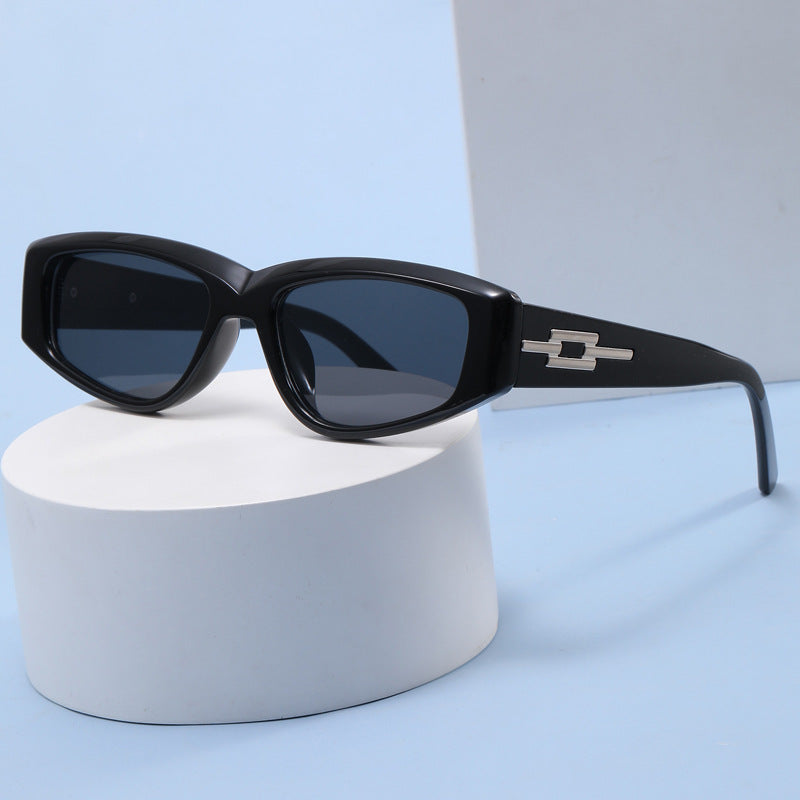 Dame fashion solbrille med elegant rammedekor Luvikno