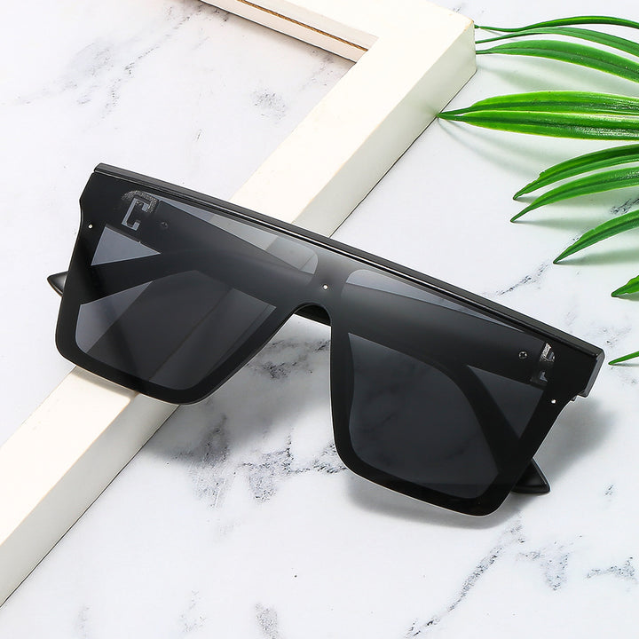 Dame oversized solbrille i trendy stil med bred rammestruktur Luvikno
