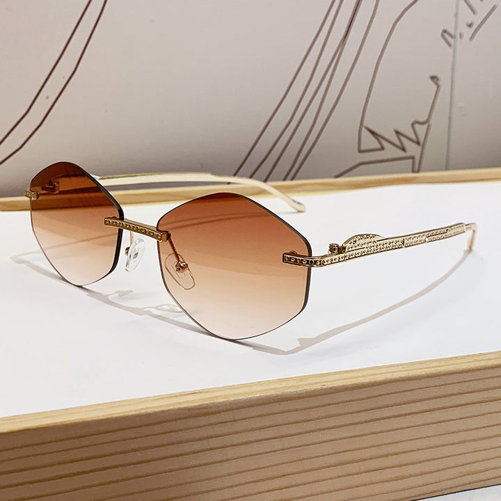 Dame ekstravagant solbrille med glitrende aksenter Luvikno