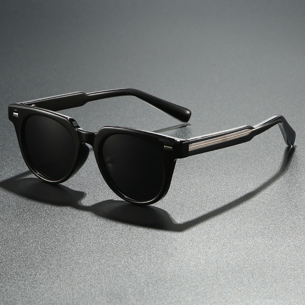 Dame moteriktig solbrille i elegant retro-design Luvikno