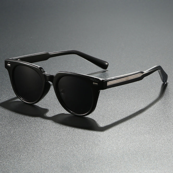 Dame moteriktig solbrille i elegant retro-design Luvikno