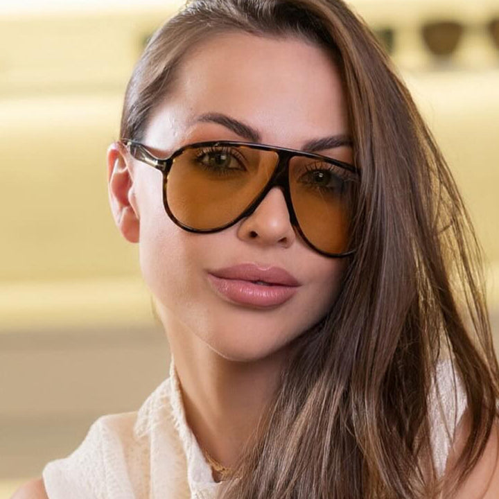 Dame moteriktig brille med stort trendy ramme Luvikno